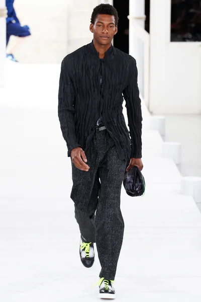 Look 16